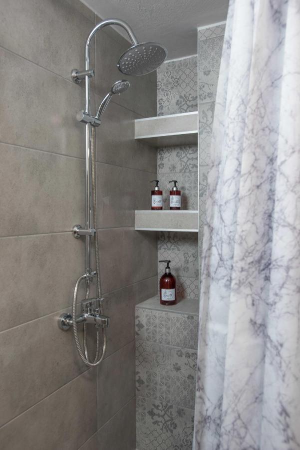 Central Spacious Apt Close To Port-Sites W/View 2 Heraklion Exteriör bild